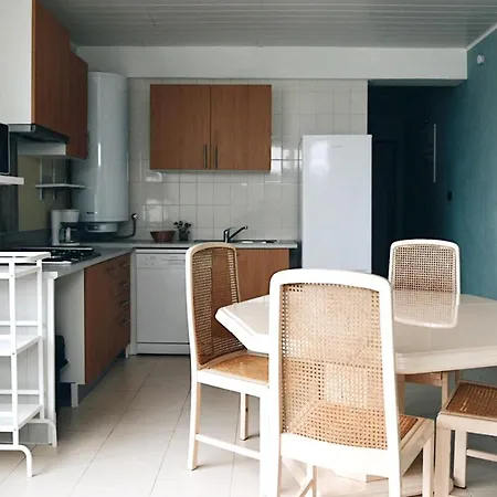 2 Bedrooms At 100 M Away From The Beach With Enclosed Garden And Wifi Pataias
